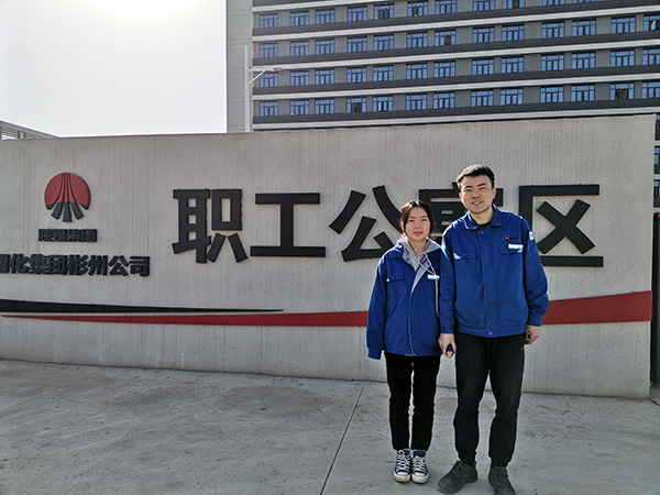 剛下夜班的趙嚴(yán)、連妮妮.jpg