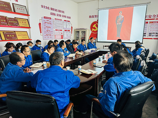 4月24日下午，物料車間黨支部、人事企管部黨支部聯(lián)合開展了以“學榜樣 強作風 爭先鋒”為主題的學習身邊榜樣活動-學習2022年公司勞動模范付荷英先進事跡.jpg
