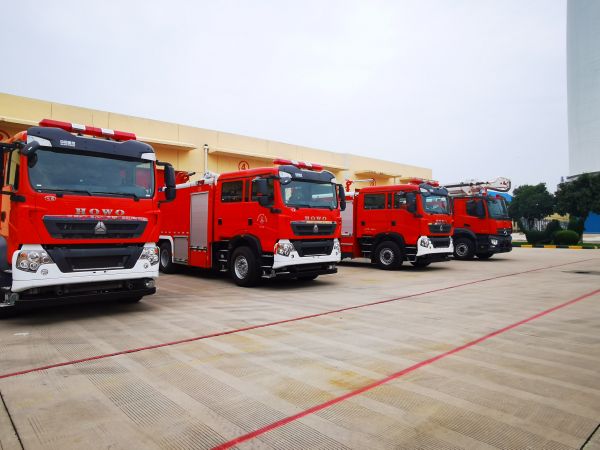 消防車(chē)輛備勤.jpg