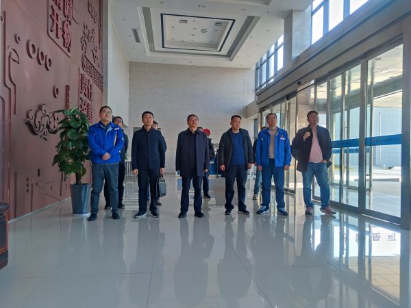 2023年11月22日，陜西省應(yīng)急管理廳來彬州公司檢查觀看入廠安全教育視頻.jpg