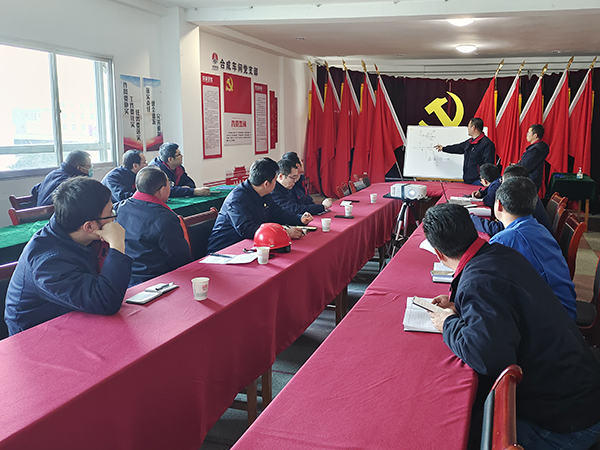 12月27日14：10，合成車間工藝人員講解工藝流程.jpg