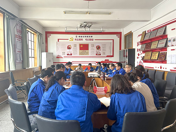 3月5日，渭河塑業(yè)公司以融入生產(chǎn)經(jīng)營(yíng)抓黨建為引領(lǐng)，組織召開積極創(chuàng)新，實(shí)現(xiàn)生產(chǎn)經(jīng)營(yíng)管理提升研討會(huì)。.jpg