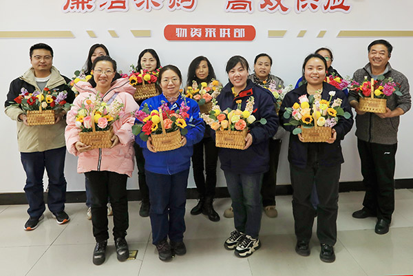 三八節(jié)前夕，采供部開展慶三八節(jié)花藝活動(dòng) (2).jpg