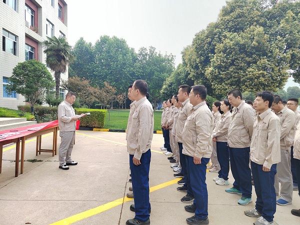6月3日，計(jì)控電儀部部長(zhǎng)王文波組織部門員工進(jìn)行安全生產(chǎn)月宣貫活動(dòng).jpg
