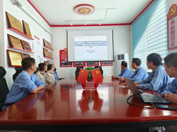 9月26日，技術(shù)員曾迎軍對班組進行懂會能日常培訓.jpg